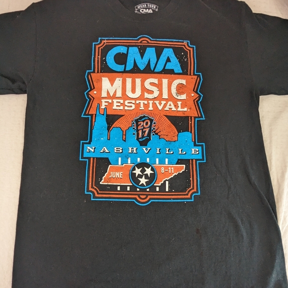 CMA Music Festival 2017 Featuring Lineup on back Medium Unisex - Picture 1 of 6